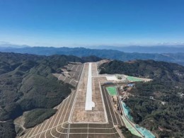 云南鳳慶通用機場(chǎng)建設工程項目土石方、地基處理及排水工程施工